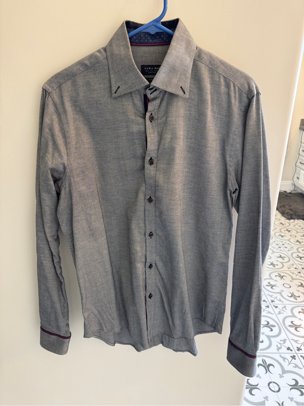 Zara Men's Gray Dress Shirt with Subtle Texture